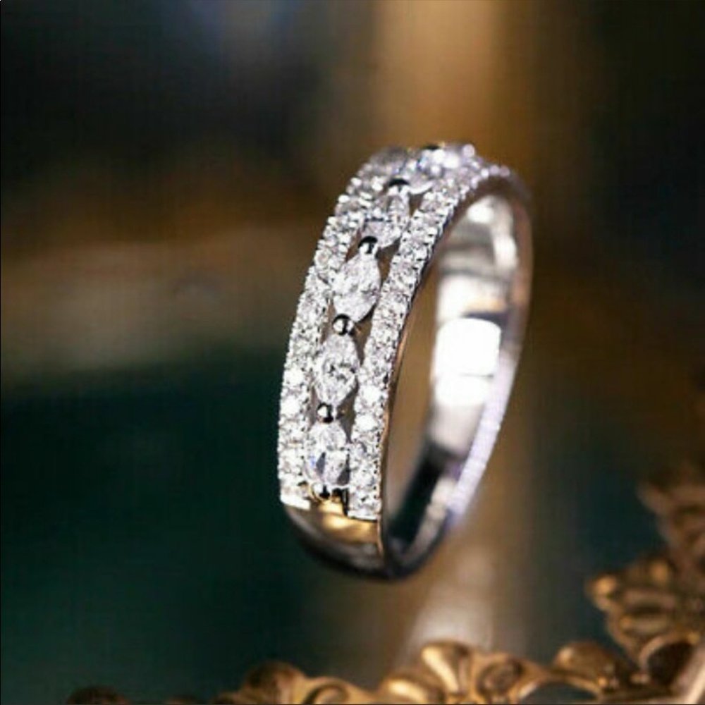 New Women’s 935 Silver Unique Diamond Ring - Picture 2 of 9